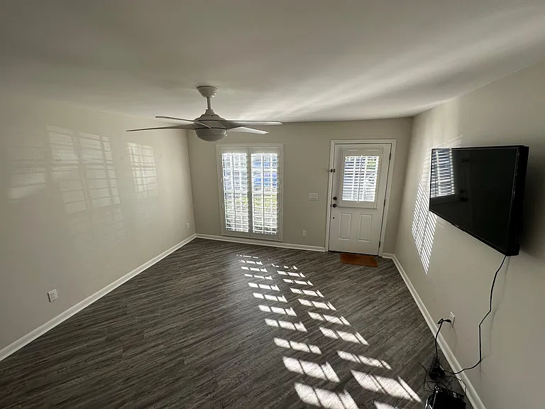 3303 W Wyoming Cir — Photo 2