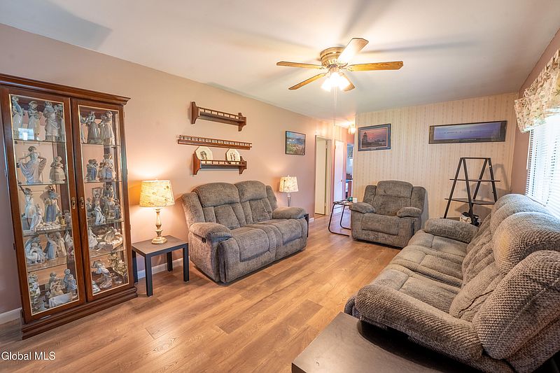 5th image of 6 Huckleberry Lane