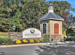 28 Gainsboro Dr, West Berlin, NJ 08091
