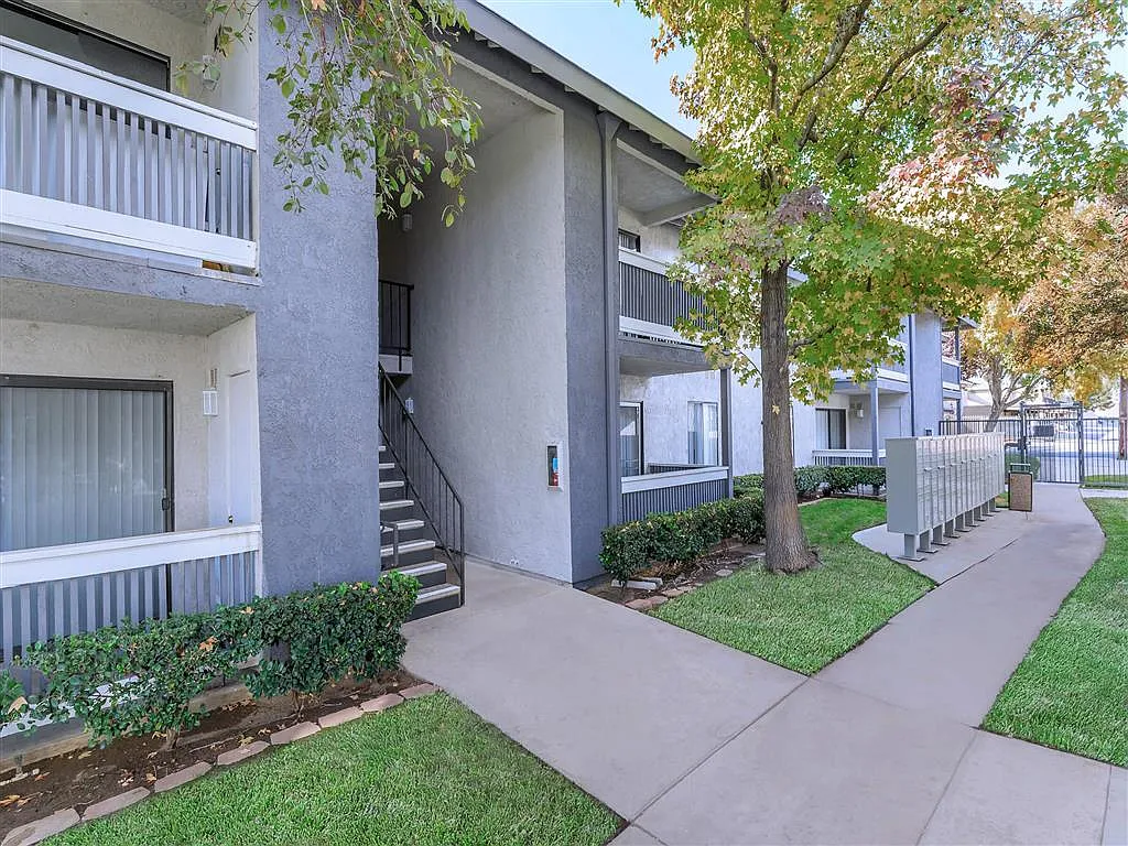 Carmel Apartments — Photo 4