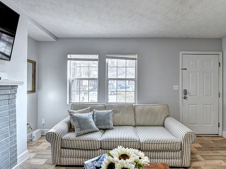 1170 Atlantic Dr NW — Photo 9