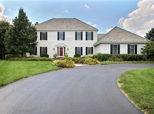 W302N3259 Windrush Cir, Pewaukee, WI 53072