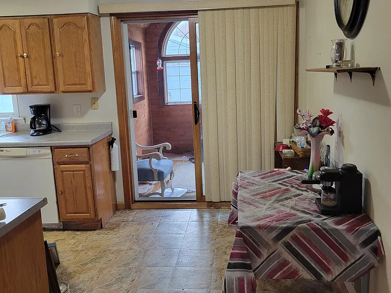 6012 44th Ave — Photo 7