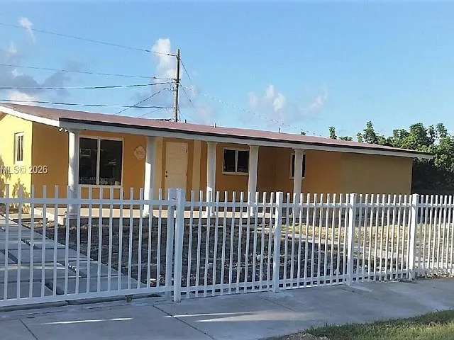 4 bed, 2.0 bath, 1248 sqft, $4,000 — Photo 4