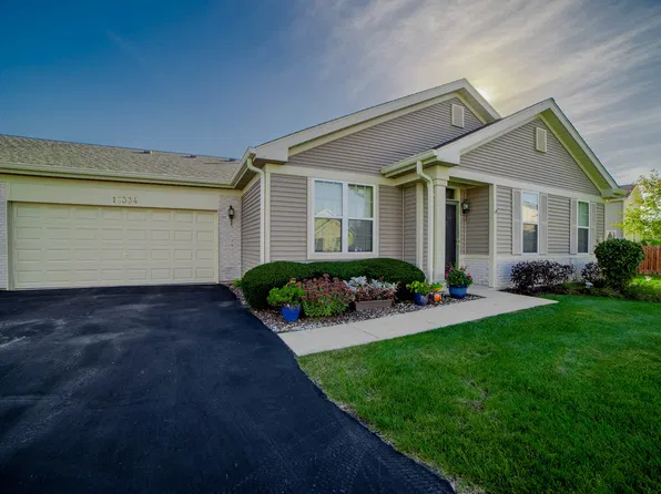16334 Crescent Lake Dr, Crest Hill, IL 60403
