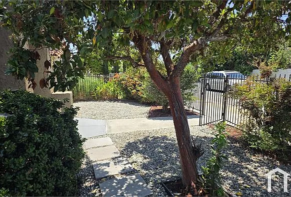 2 bed, $2,200 — Photo 4