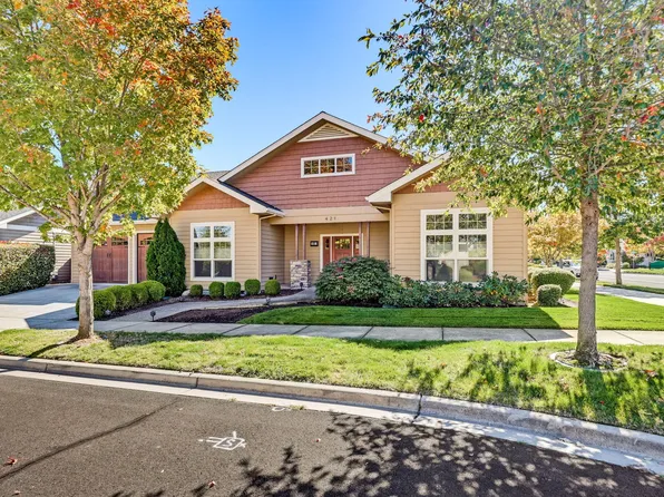 421 Stone Pointe Dr, Central Pt, OR 97502