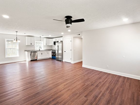 4th image of 1401 Barberry Pl