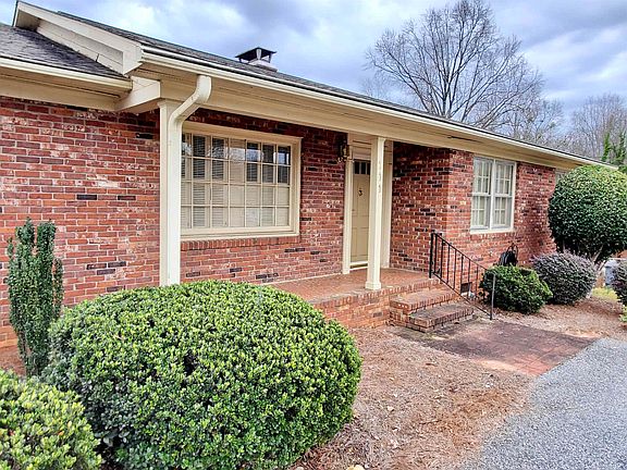 3rd image of 111 Saint James Dr