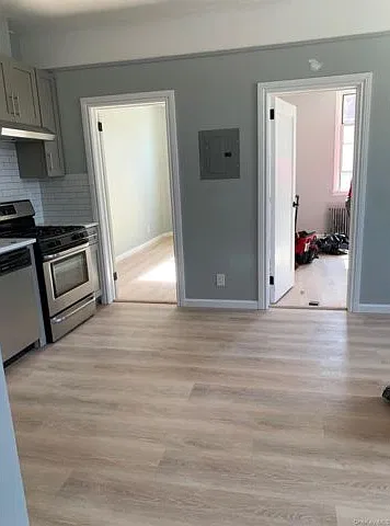 1 bed, 1.0 bath, 1950 sqft, $2,400 — Photo 2