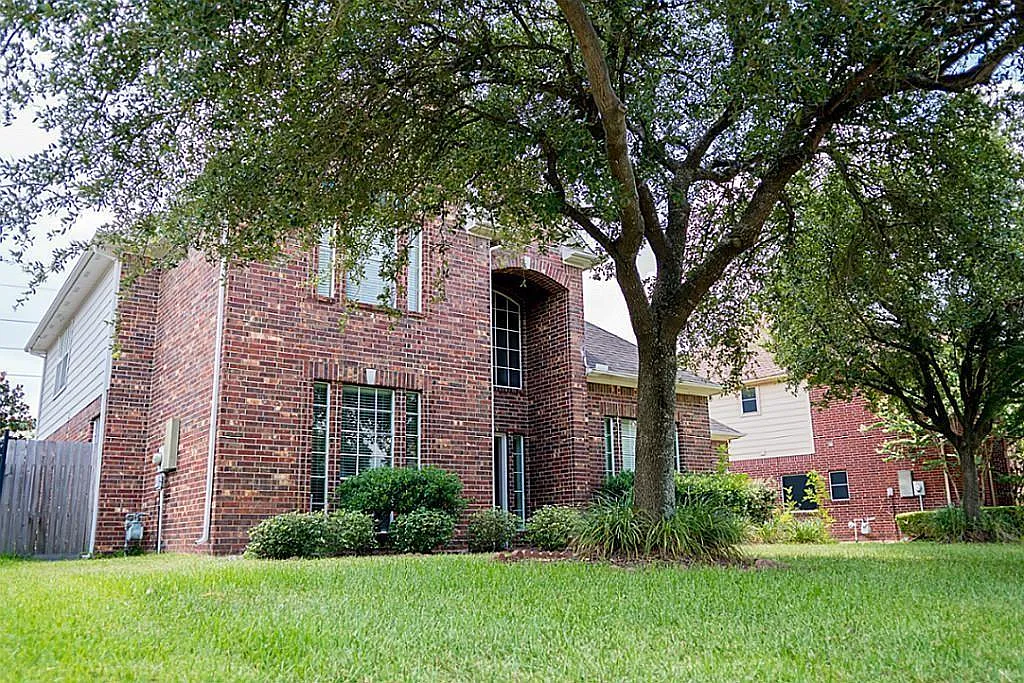 4 bed, 3.5 bath, 3202 sqft, $3,150 — Photo 1