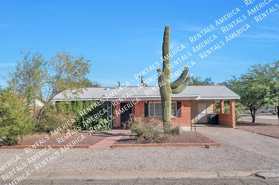 Fantastic 3 bd 2 bath near the U of A! — Photo 2