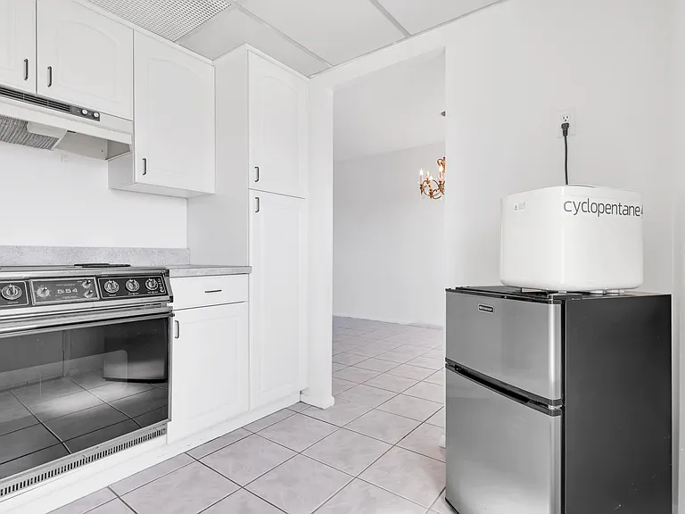 2555 NE 11th St #804 — Photo 8