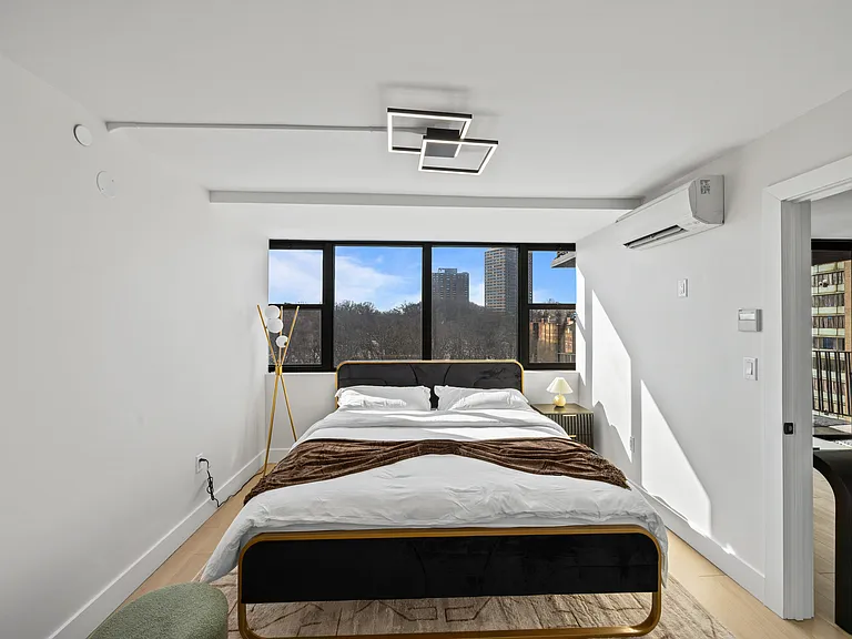 Cosmo 440 Luxury Apartments — Photo 23