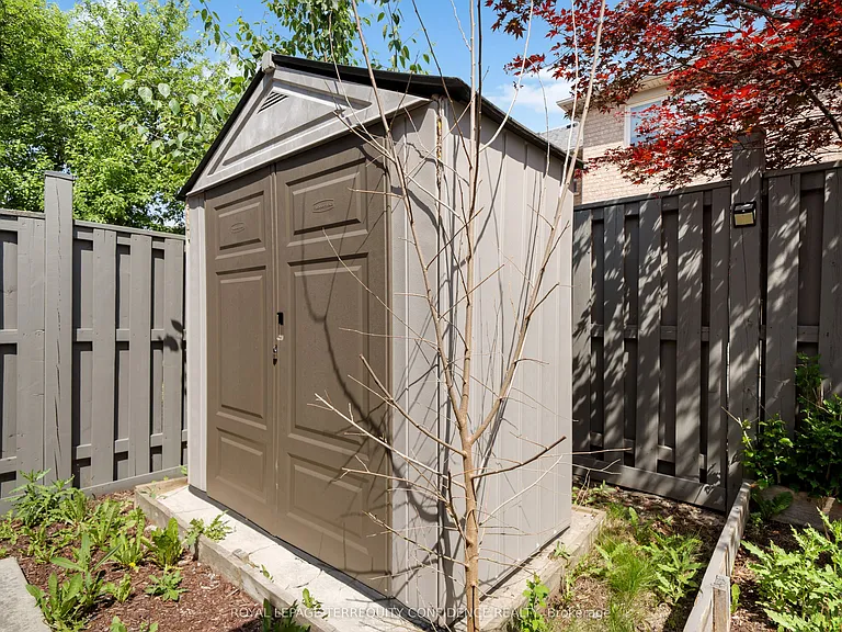 131 Laurelhurst Cres — Photo 36