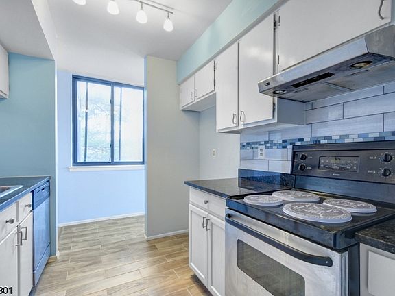 4th image of 684 Irvington Ave #C0-18