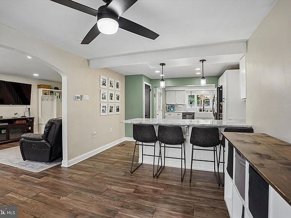 4th image of 3032 Edmonds Rd