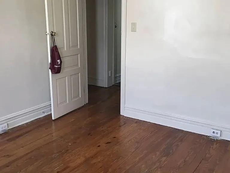 Student Housing 5 bedroom House Available Now & 2026-2027 School Year! — Photo 16