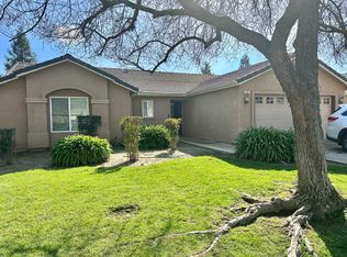 1825 Heidi Ave, Sanger, CA 93657