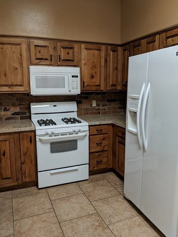 3 bed, 2.0 bath, 1485 sqft, $2,299 — Photo 4
