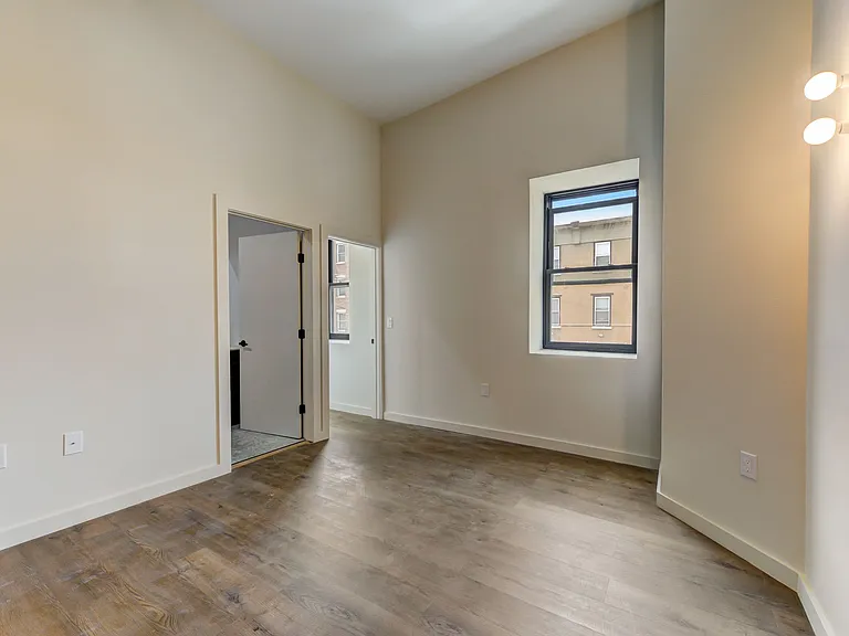 619 N 35th St #102 — Photo 4