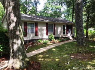 220 Snowy Oak Rd, Boone, NC 28607