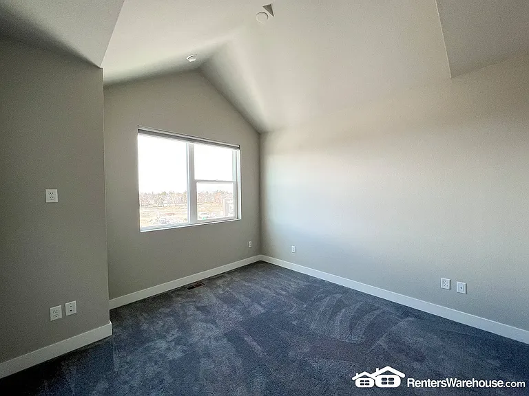 888 S Valentia St — Photo 13