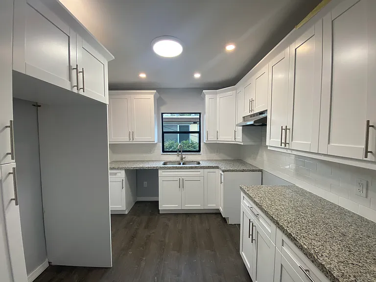 15861 NE 14th Ct — Photo 5