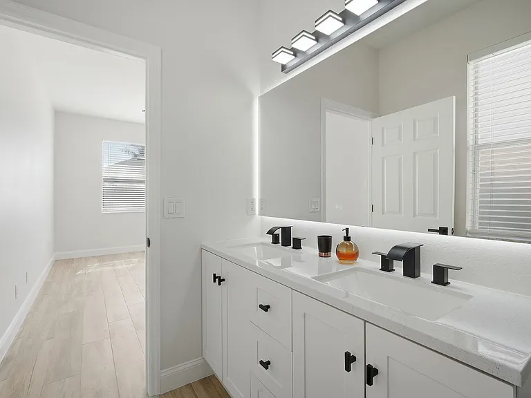 7632 Armonk Ln — Photo 17