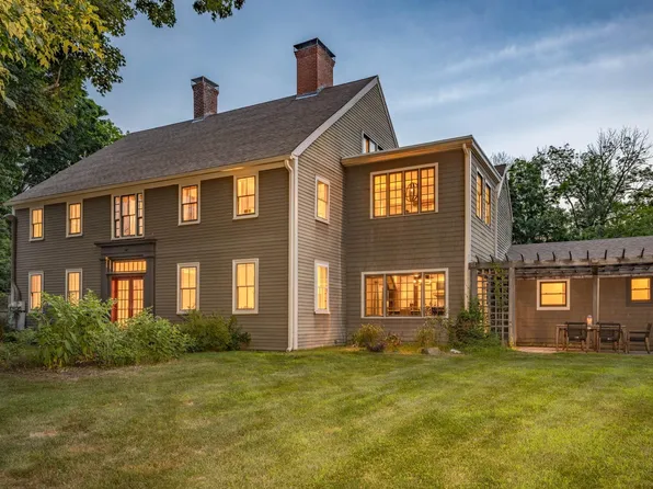 183 Fox Point Road, Newington, NH 03801