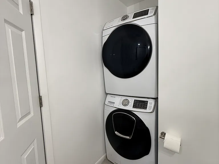 Washer/dryer in unit