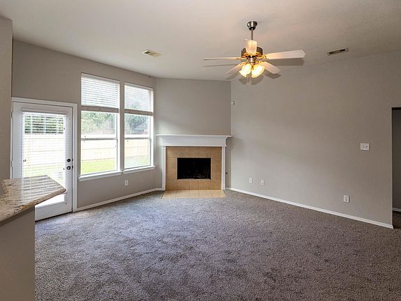 5th image of 305 S Heritage Oaks Dr