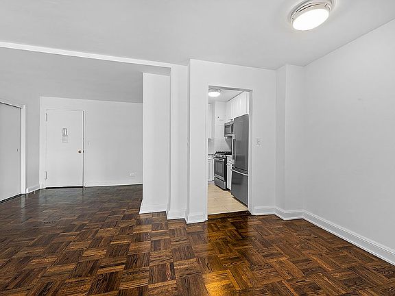 4th image of 136 E 55th St Ph A