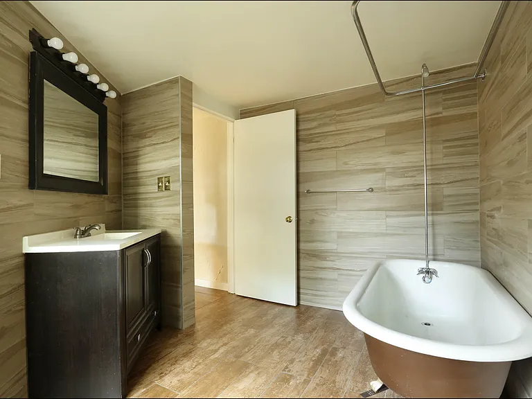 68 NE Stanton St #1K — Photo 23