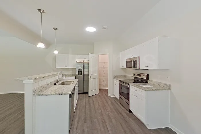 111 Live Oak Dr — Photo 6