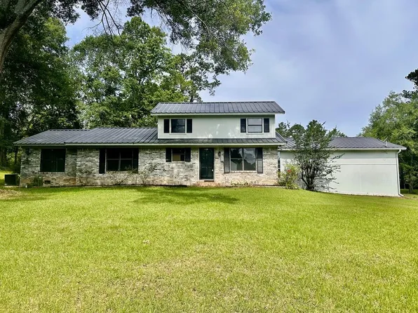 228 Ellington St, Center, TX 75935