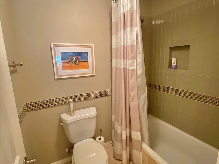110 N Hawkhurst Cir — Photo 14