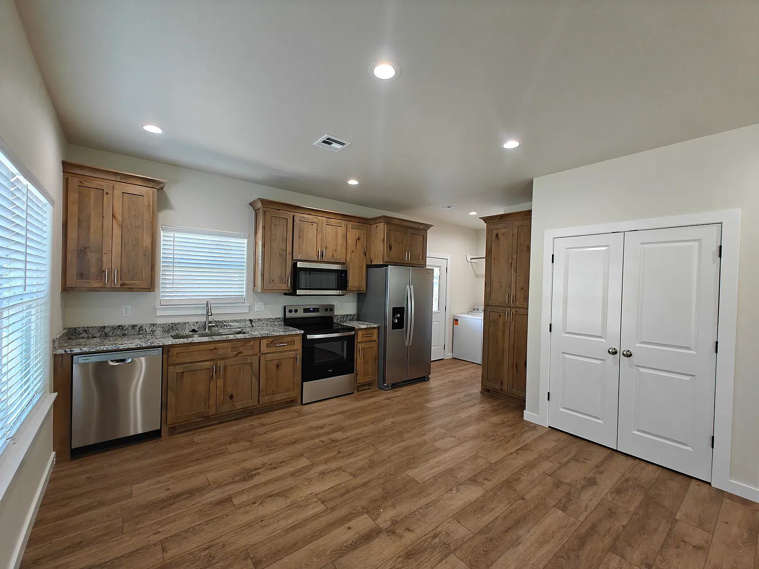 3 bed, 1100 sqft, $1,650 — Photo 3