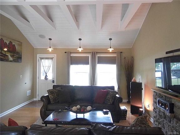 3rd image of 1669 Meadow Dr