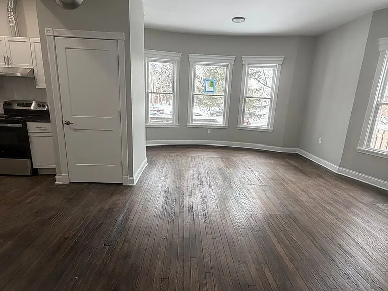 445 E Grand Blvd — Photo 10