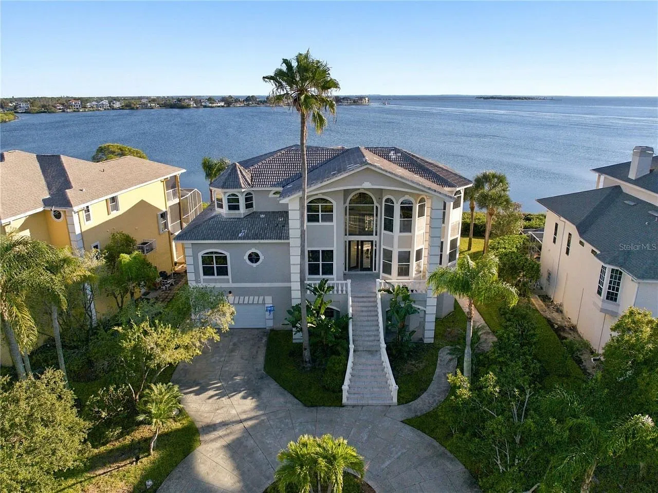 5 bed, 3.5 bath, 4492 sqft, $7,495 — Photo 1