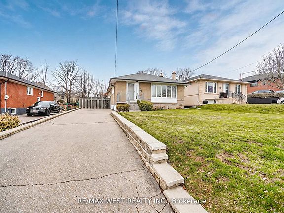 2nd image of 32 Deevale Rd