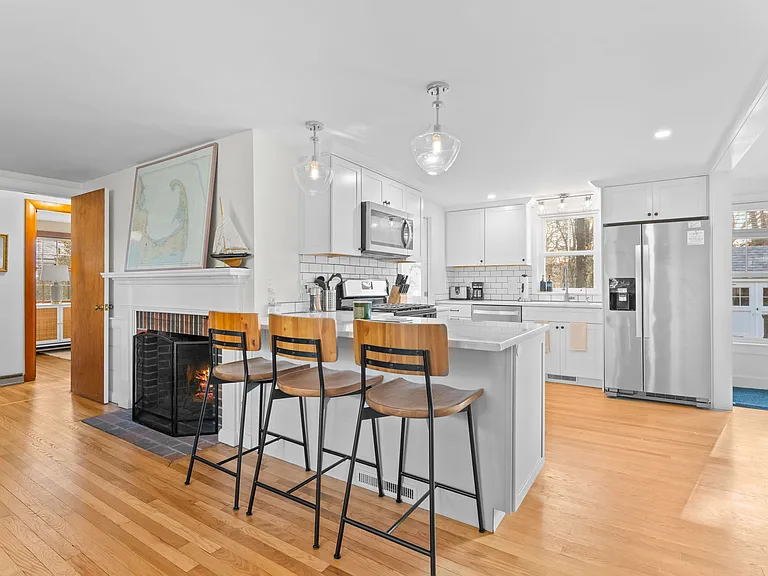 25 Robbins Rd — Photo 3