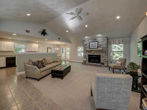 3rd image of 20535 Alpine Dr