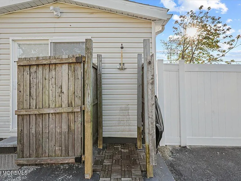 543 Springdale Ave — Photo 33