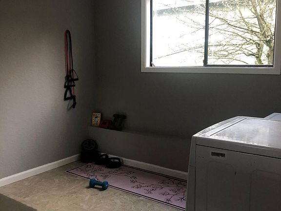 Utility room in lower unit