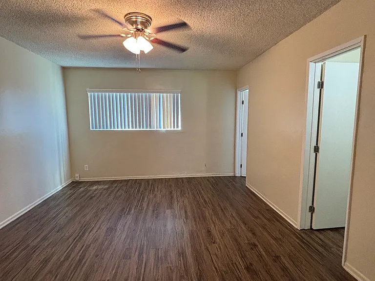 915 S Citron St #4 — Photo 6
