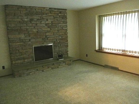 4th image of 2024 Laura Ln