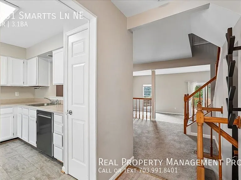 1061 Smartts Ln NE — Photo 7