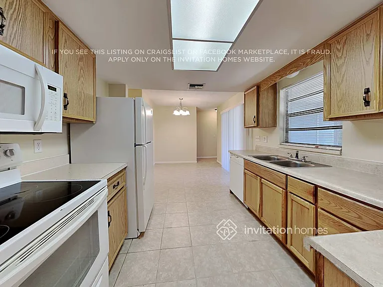 1856 Edith St NE — Photo 8